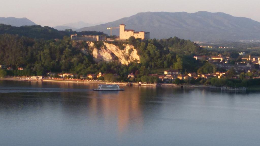 Casa Corte Alla Rocca Arona Dış mekan fotoğraf